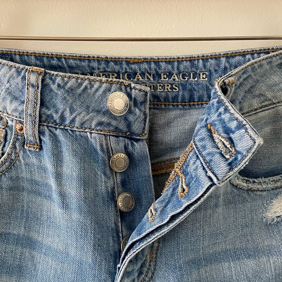 American Eagle Outfitters Women’s Mid-rise Distressed Tom Girl Jeans Light Wash - Picture 6 of 14